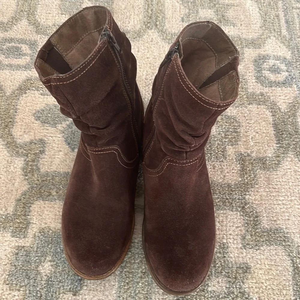 Earth brown suede boot size 7.5 - Picture 1 of 8